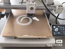 Tuozhu A1 3D printer connects and prints ~ Currently only su - Photo taken in person