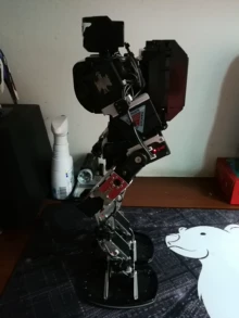 bipedal walking robot - Photo of the actual product